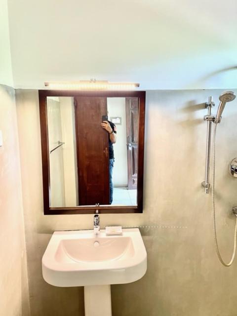 Serein Beach Hotel Tangalle Exterior photo