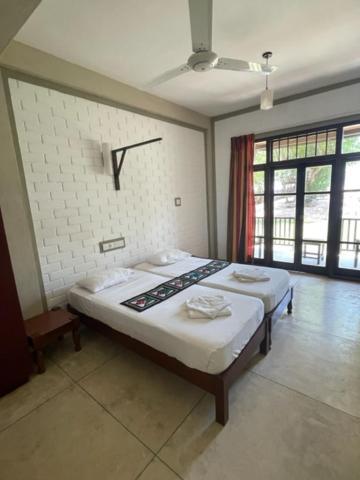 Serein Beach Hotel Tangalle Exterior photo
