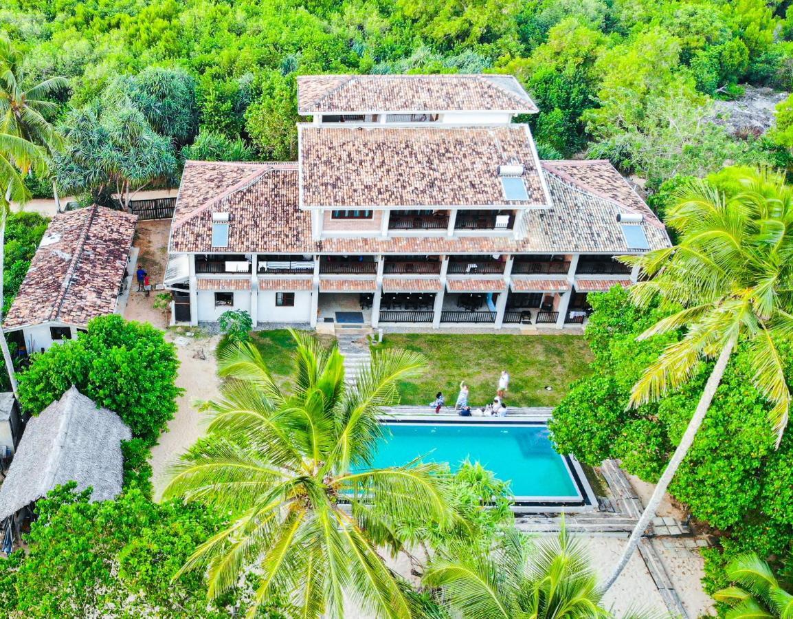 Serein Beach Hotel Tangalle Exterior photo